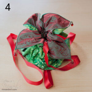 Aumônière réversible verte et rouge